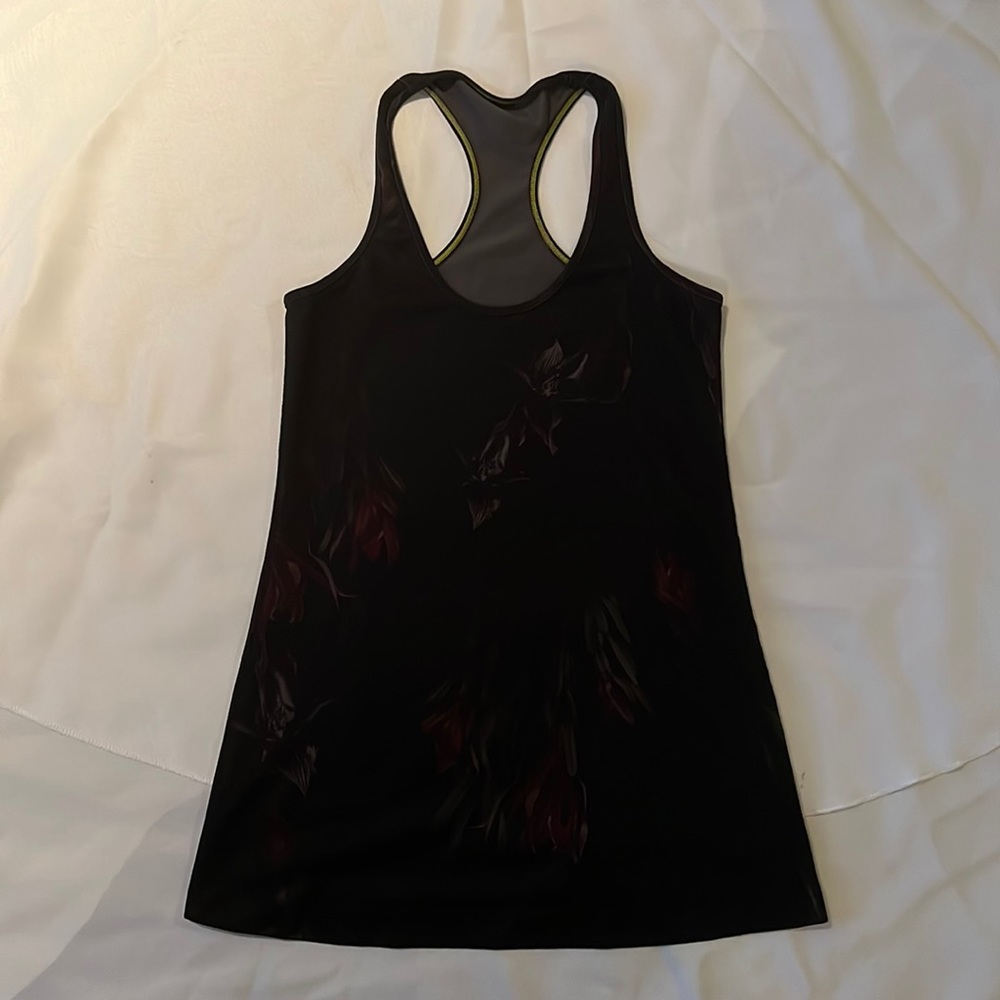 *Lululemon* Racerback Tank! Size 6, Amazing Condition